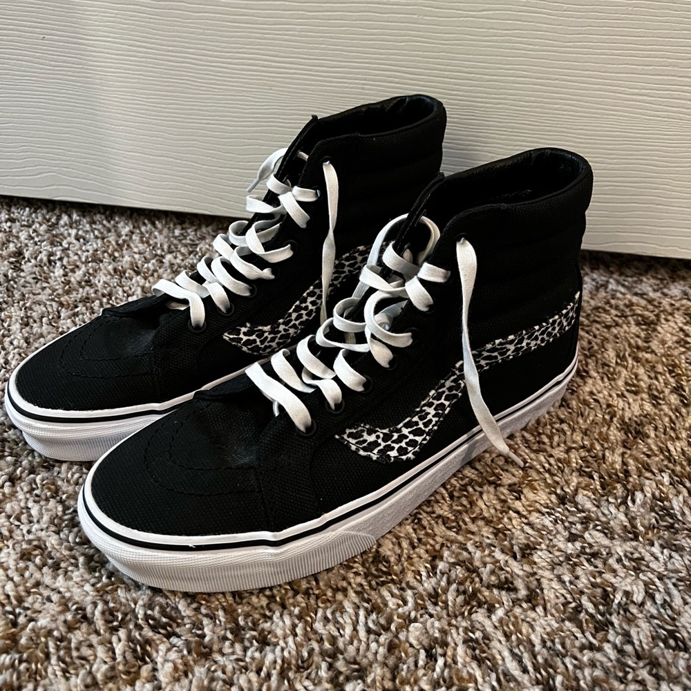NWOT high top black Vans size 9.5